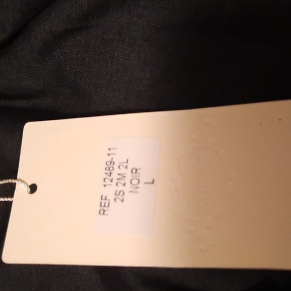 A WOMAN  LONGSELVE TOP - Picture 8 of 8